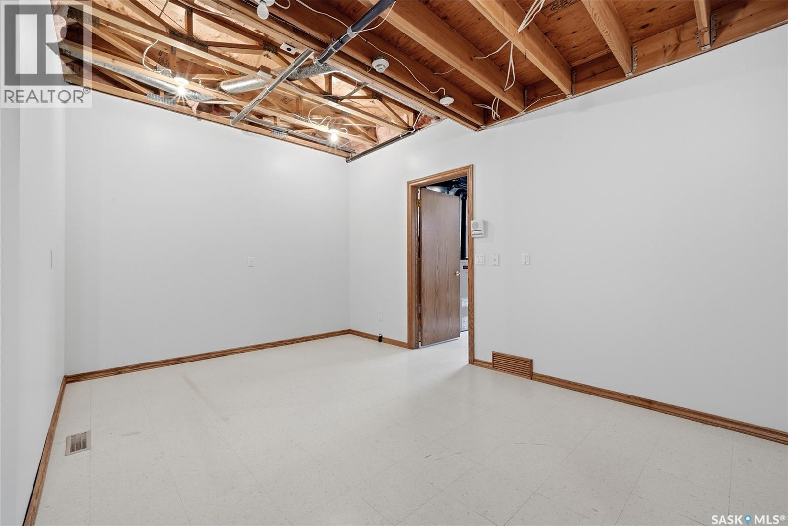 11330 Wascana Meadows, Regina, SK - Indoor