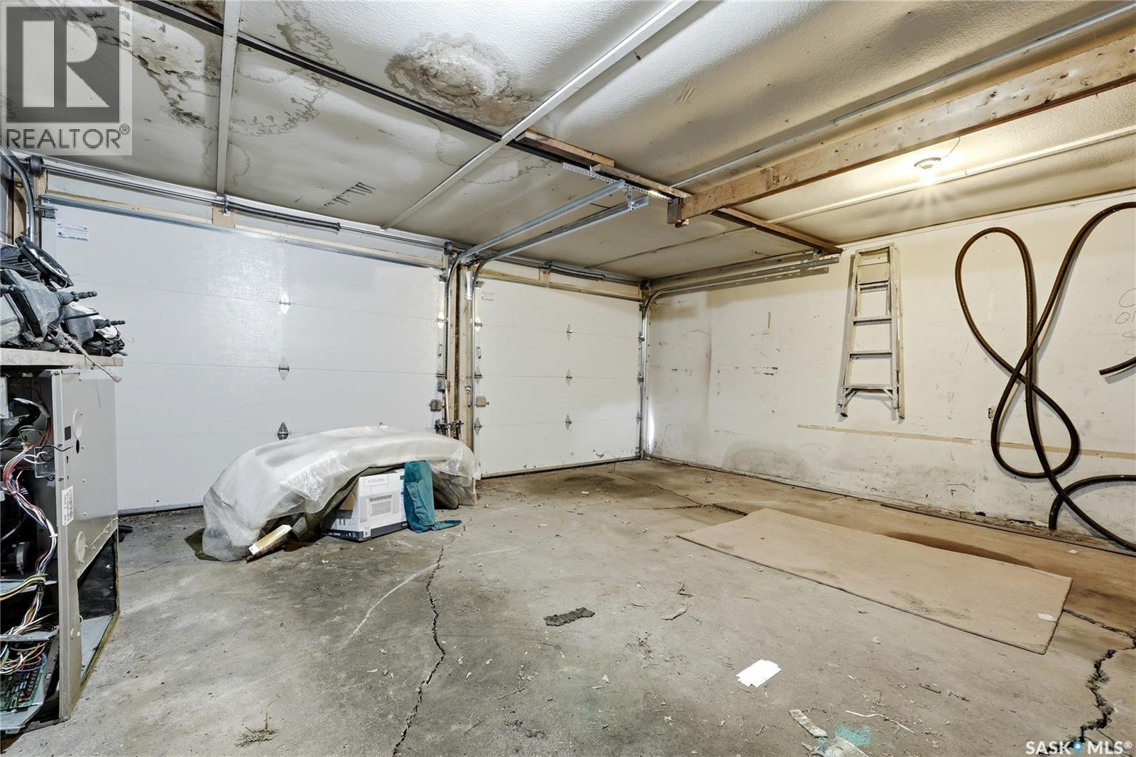 558 Osler Street, Regina, SK - Indoor Photo Showing Garage
