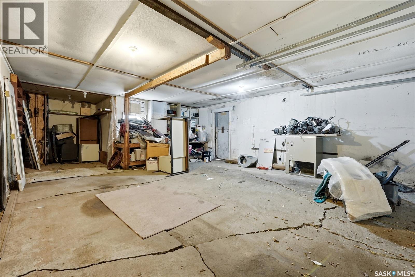 558 Osler Street, Regina, SK - Indoor Photo Showing Garage