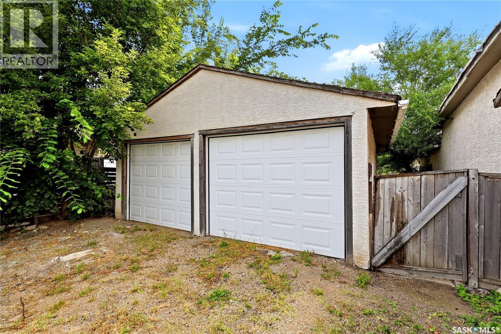 558 Osler Street, Regina, SK - Outdoor With Exterior