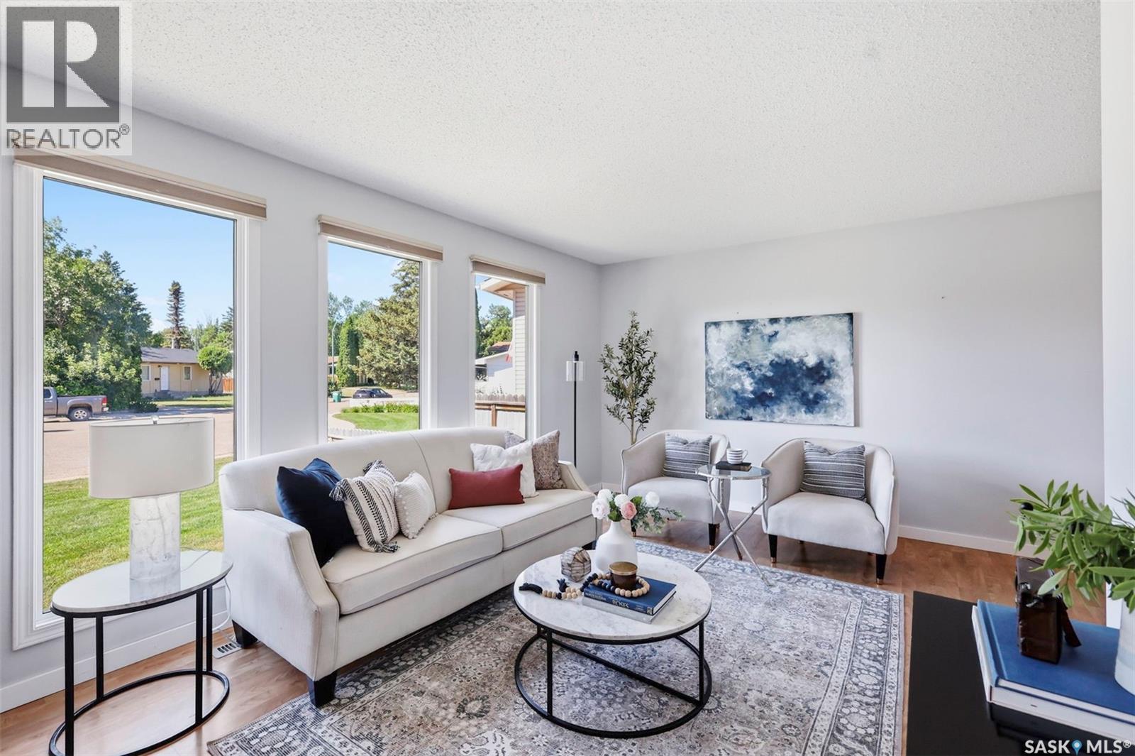 19 Nash Place, Saskatoon, SK - Indoor Photo Showing Living Room
