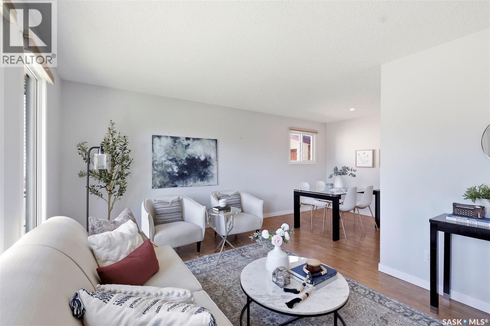 19 Nash Place, Saskatoon, SK - Indoor Photo Showing Living Room