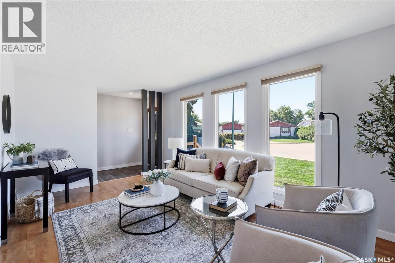 19 Nash Place, Saskatoon, SK - Indoor Photo Showing Living Room