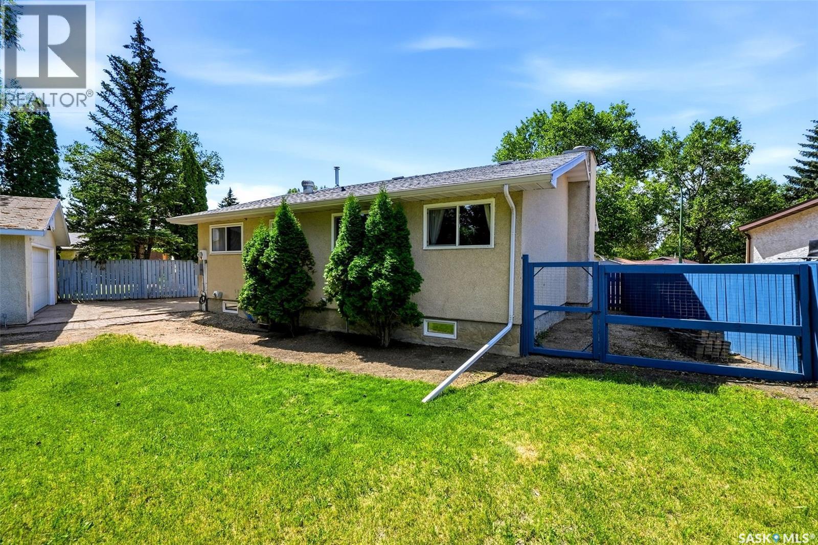 51 Martinac Crescent, Regina, SK - Outdoor