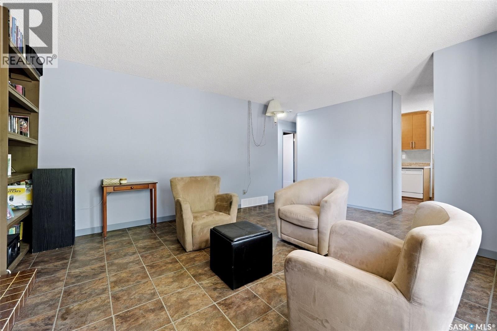 51 Martinac Crescent, Regina, SK - Indoor
