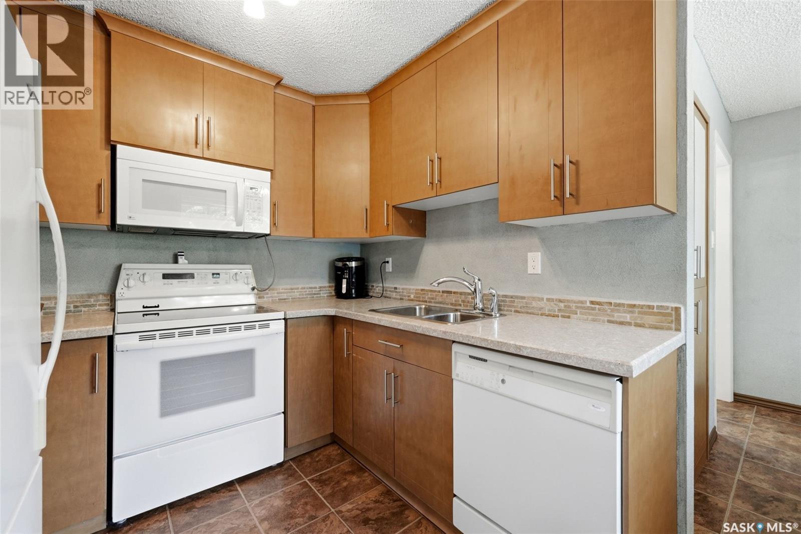 51 Martinac Crescent, Regina, SK - Indoor Photo Showing Kitchen With Double Sink