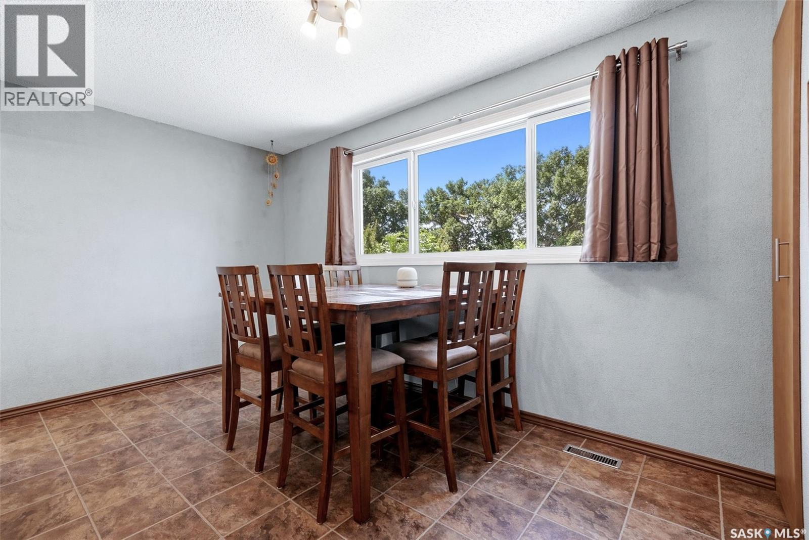 51 Martinac Crescent, Regina, SK - Indoor Photo Showing Dining Room