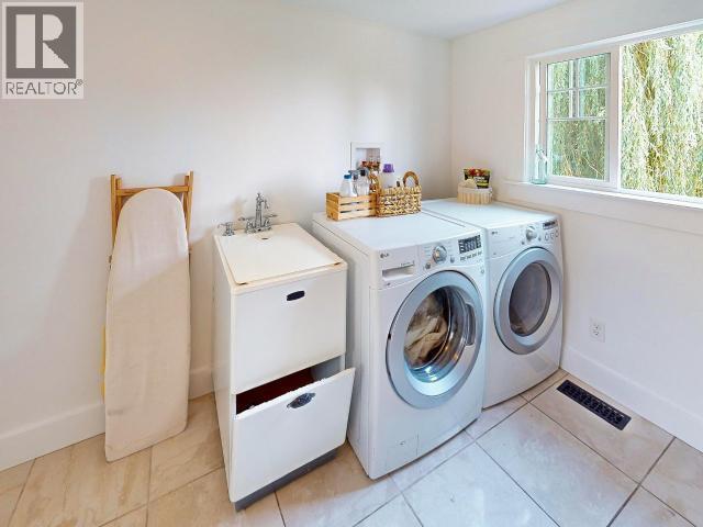 4311 Westview Ave, Powell River, BC - Indoor Photo Showing Laundry Room