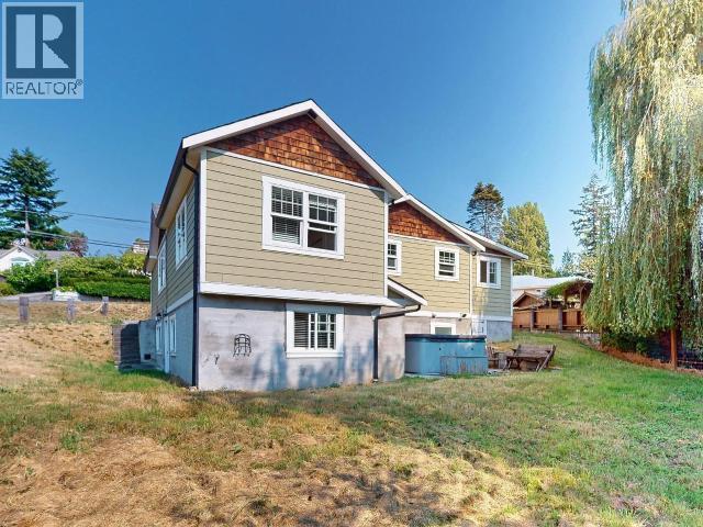 4311 Westview Ave, Powell River, BC - Outdoor
