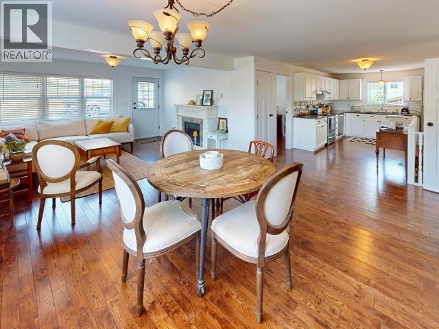 4311 Westview Ave, Powell River, BC - Indoor Photo Showing Dining Room