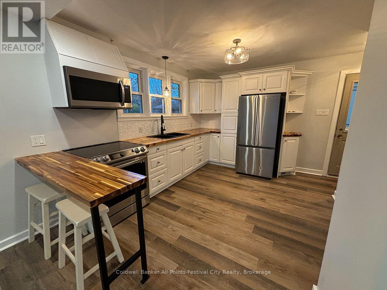13 Waterloo Street N, Goderich (Goderich (Town)), ON - Indoor Photo Showing Kitchen With Double Sink