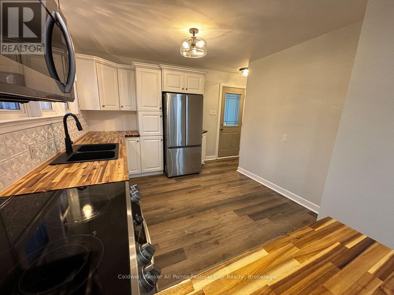 13 Waterloo Street N, Goderich (Goderich (Town)), ON - Indoor Photo Showing Kitchen