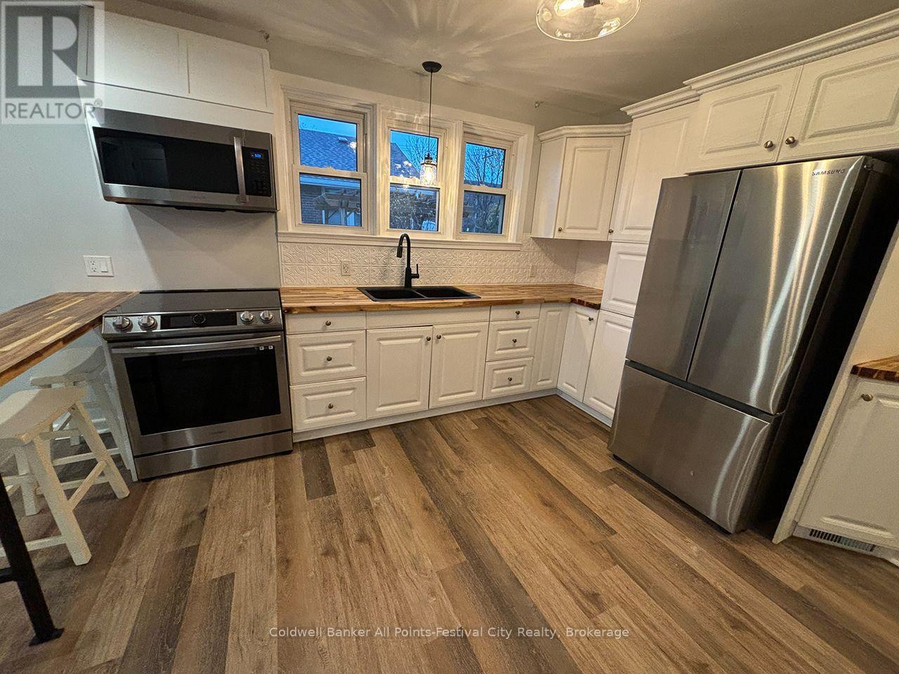 13 Waterloo Street N, Goderich (Goderich (Town)), ON - Indoor Photo Showing Kitchen With Double Sink