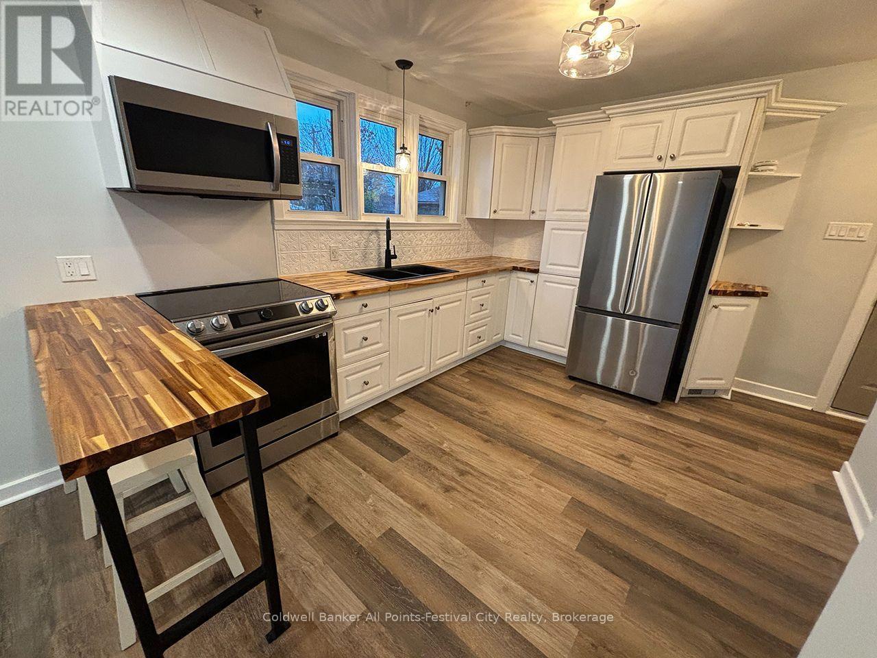 13 Waterloo Street N, Goderich (Goderich (Town)), ON - Indoor Photo Showing Kitchen