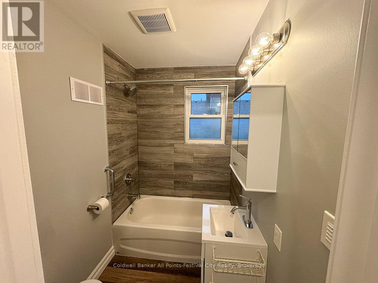 13 Waterloo Street N, Goderich (Goderich (Town)), ON - Indoor Photo Showing Bathroom