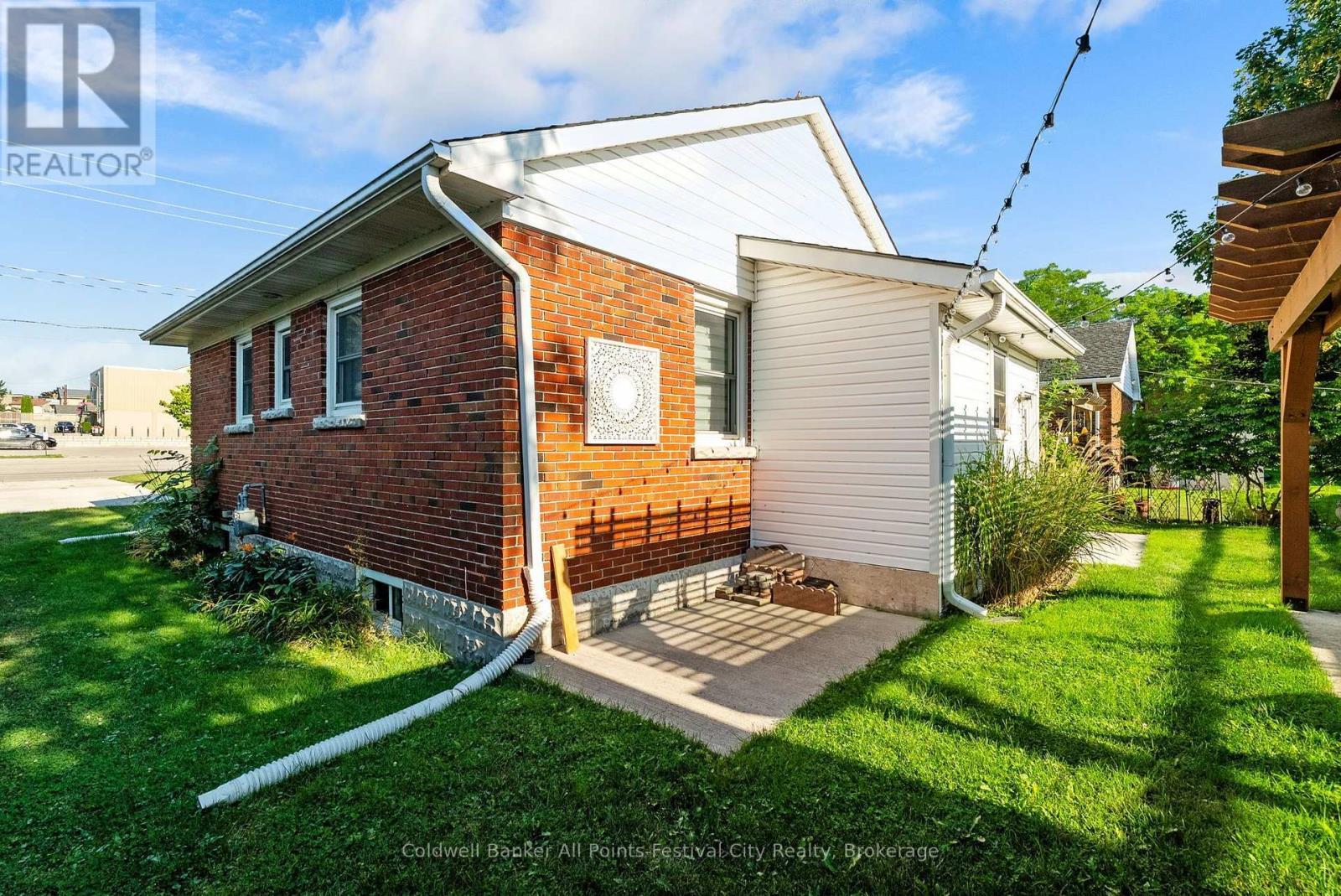 13 Waterloo Street N, Goderich (Goderich (Town)), ON - Outdoor With Exterior