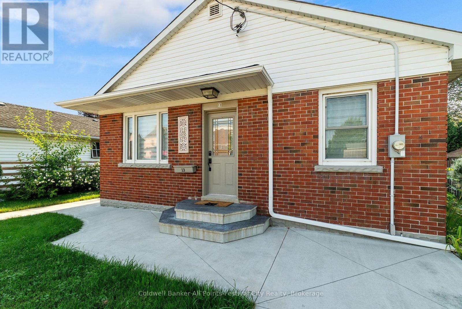 13 Waterloo Street N, Goderich (Goderich (Town)), ON - Outdoor With Exterior