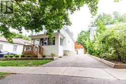 147 ST GEORGE STREET E Centre Wellington (Fergus), ON N1M 1K2
