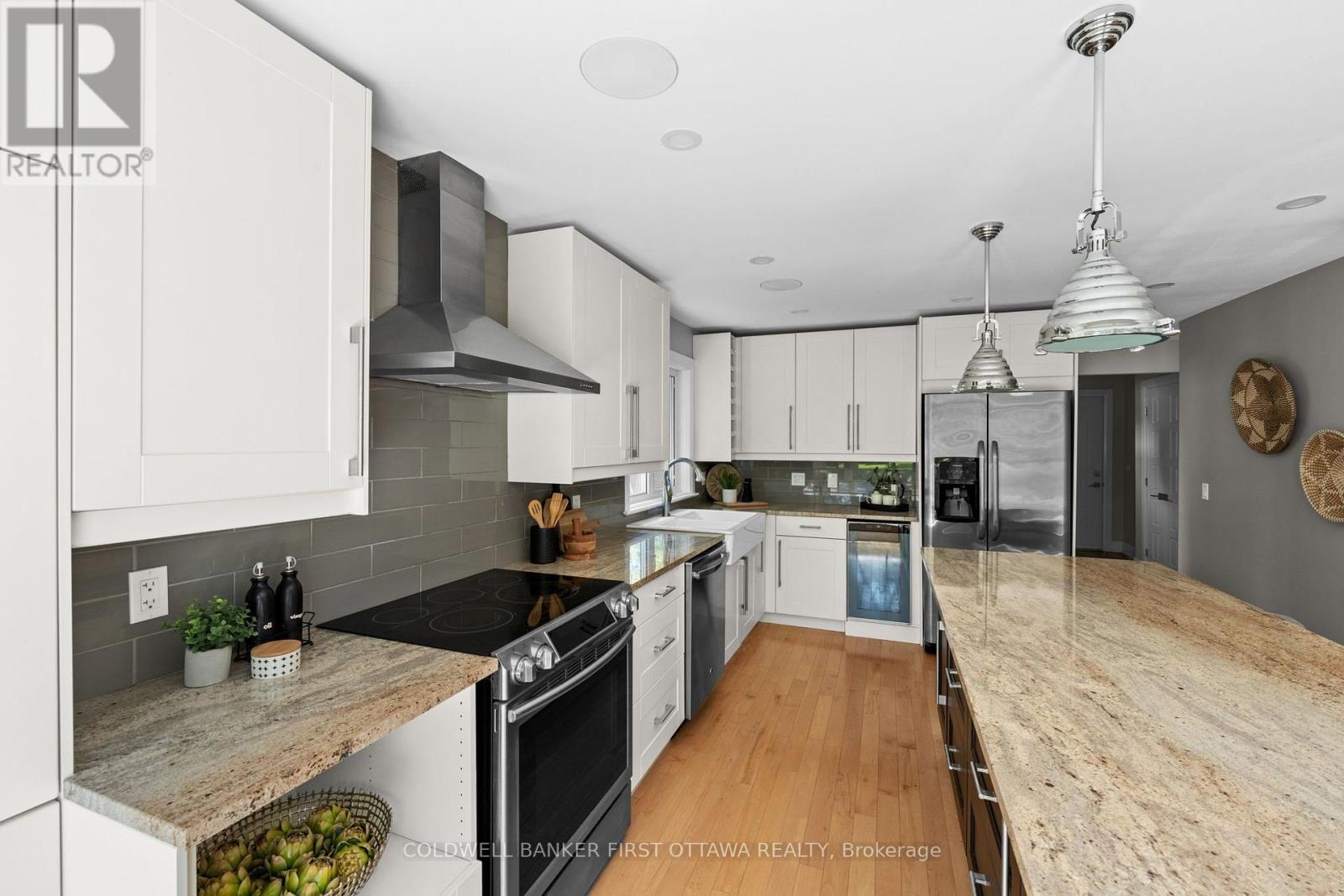 199 Mountbatten Avenue, Ottawa, ON - Indoor Photo Showing Kitchen