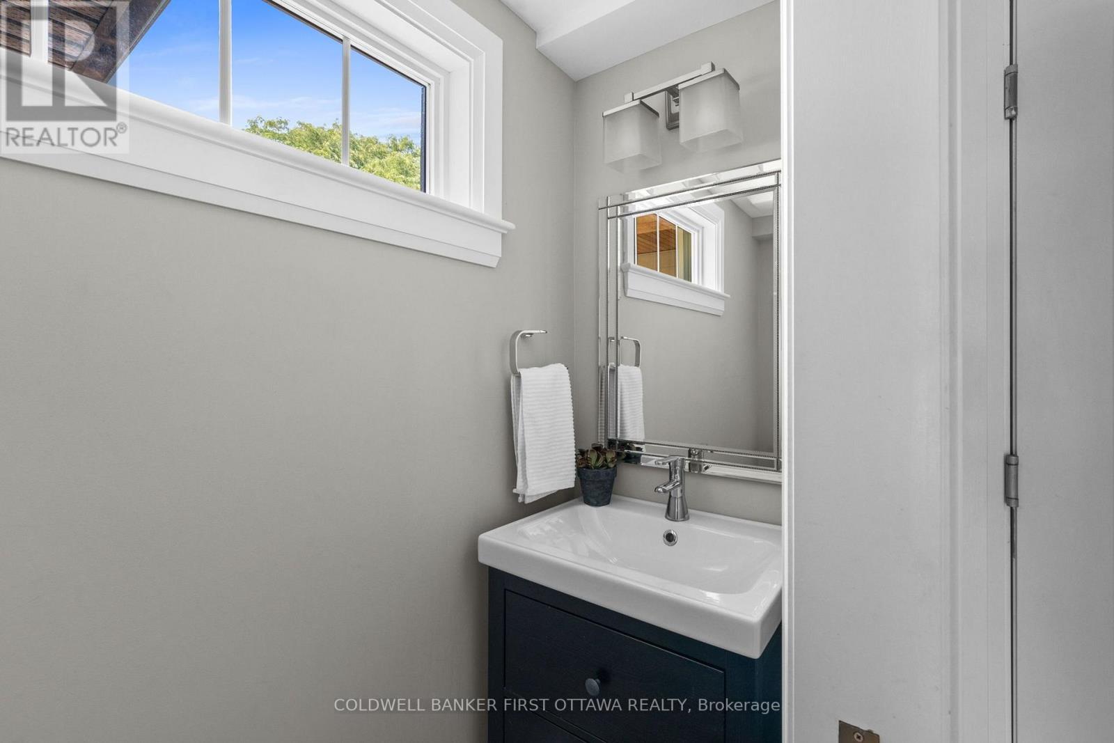 199 Mountbatten Avenue, Ottawa, ON - Indoor Photo Showing Bathroom