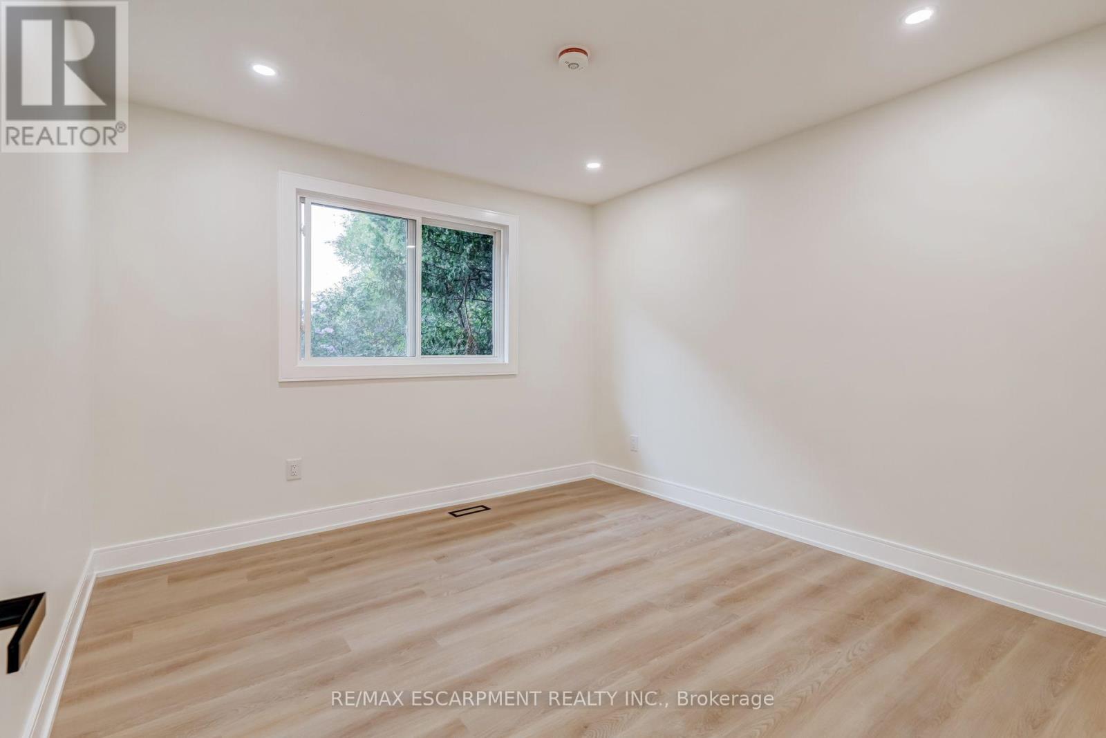 63 Hardale Crescent, Hamilton, ON - Indoor Photo Showing Other Room