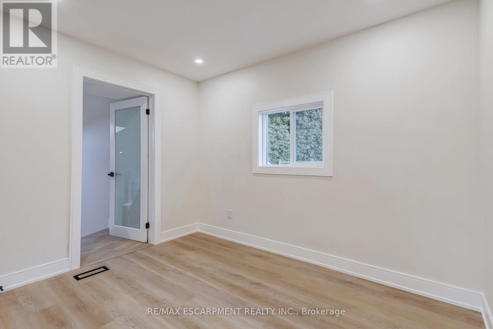 63 Hardale Crescent, Hamilton, ON - Indoor Photo Showing Other Room