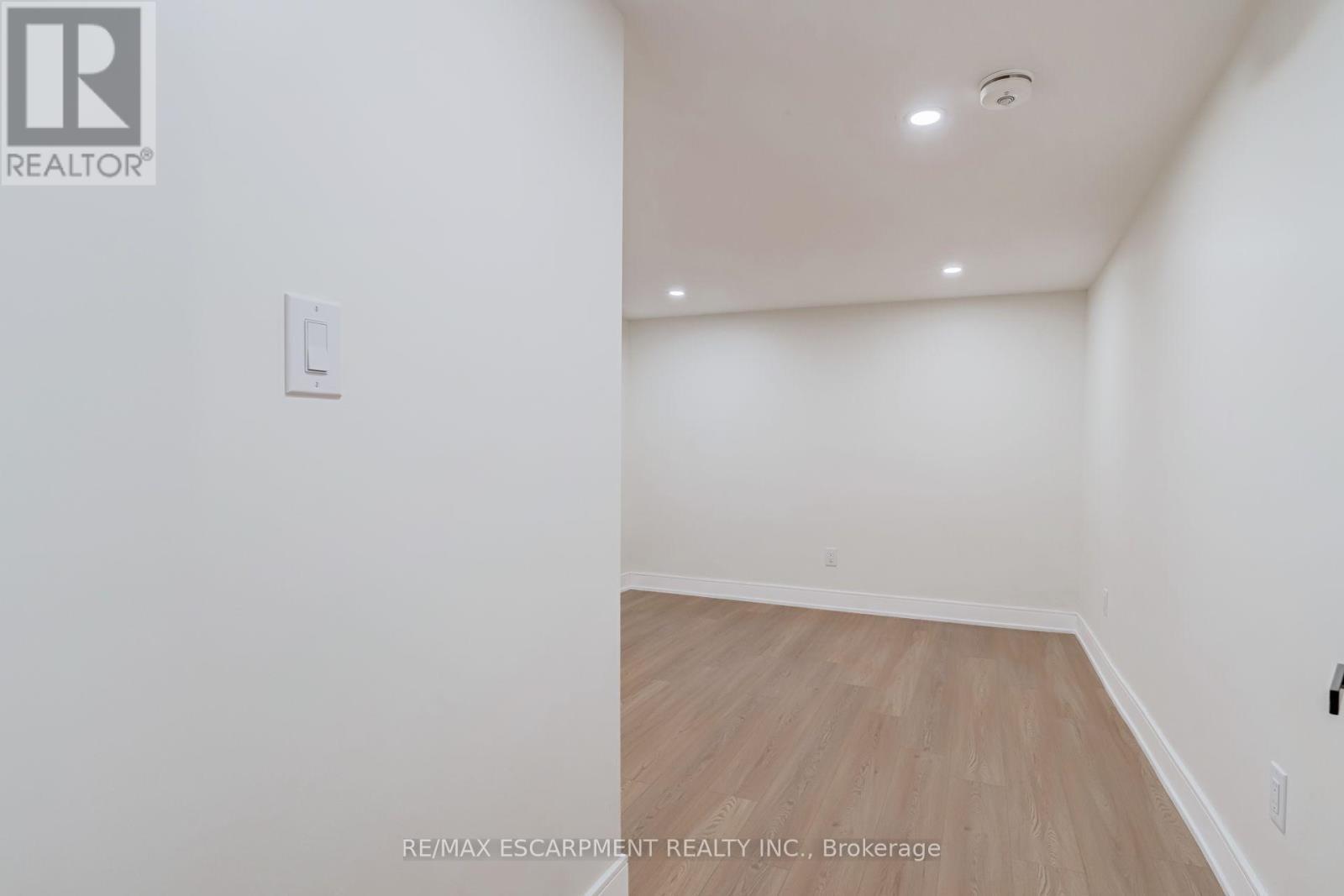 63 Hardale Crescent, Hamilton, ON - Indoor Photo Showing Other Room