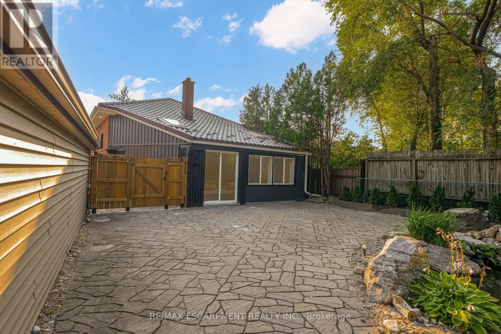 63 Hardale Crescent, Hamilton, ON - Outdoor