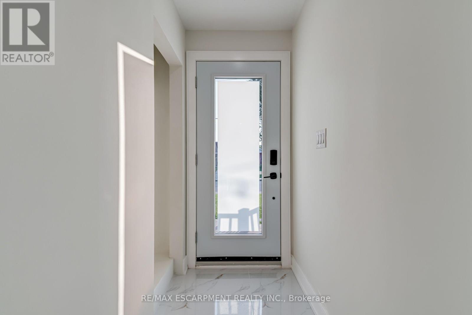63 Hardale Crescent, Hamilton, ON - Indoor Photo Showing Other Room