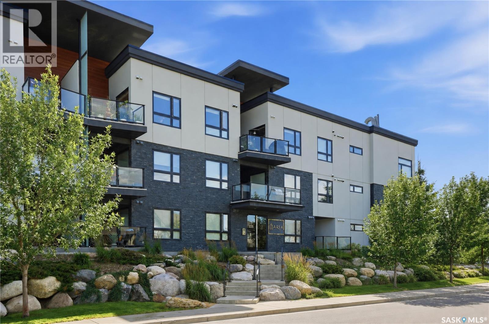 206 225 Maningas Bend, Saskatoon, SK - Outdoor