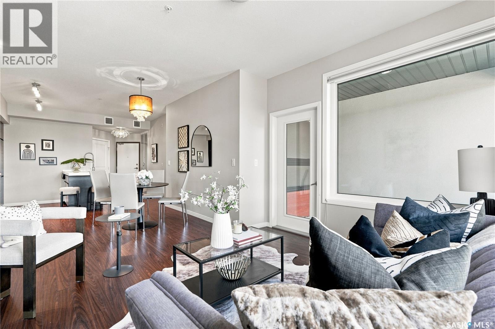 206 225 Maningas Bend, Saskatoon, SK - Indoor Photo Showing Living Room