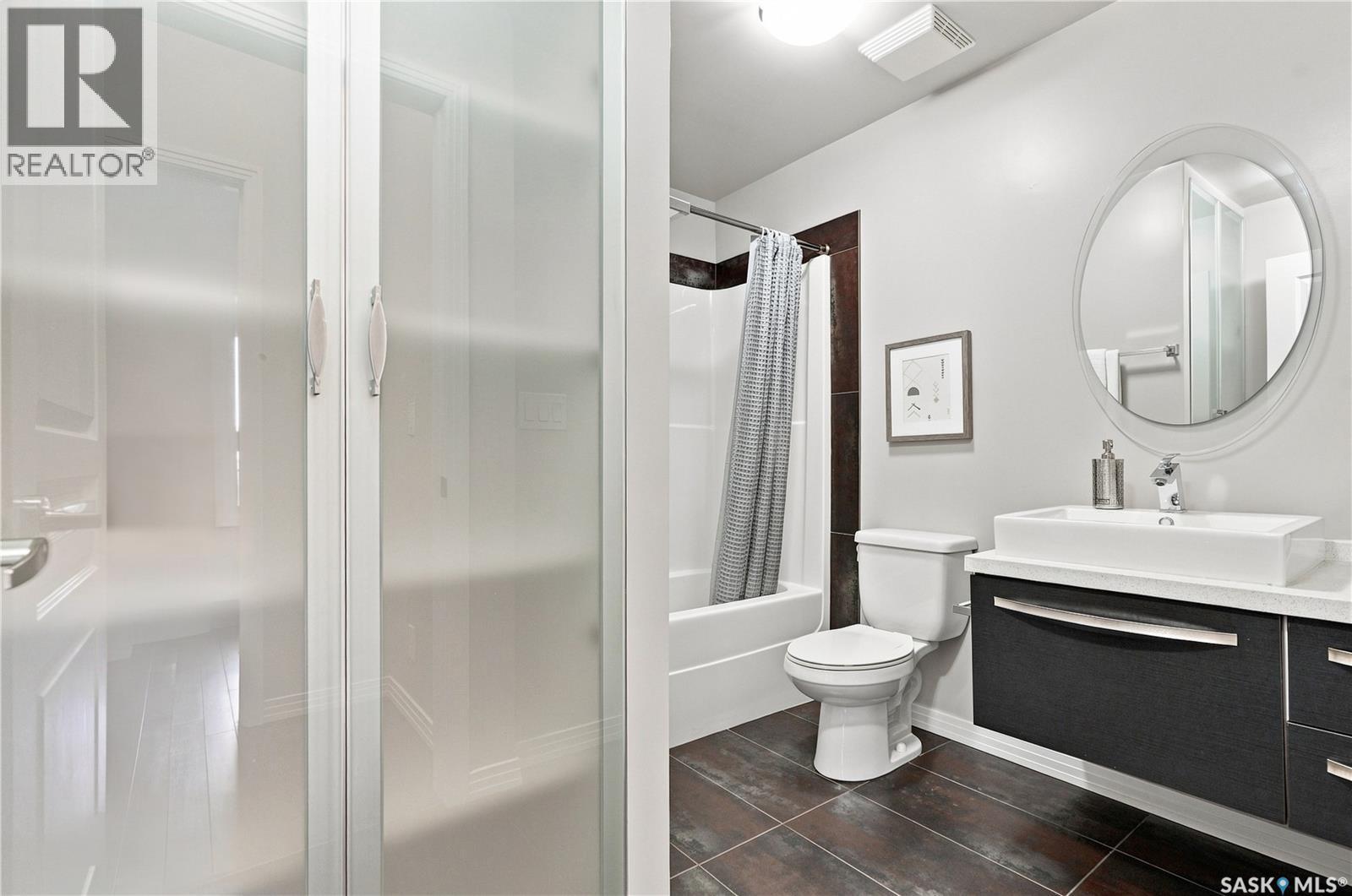 206 225 Maningas Bend, Saskatoon, SK - Indoor Photo Showing Bathroom