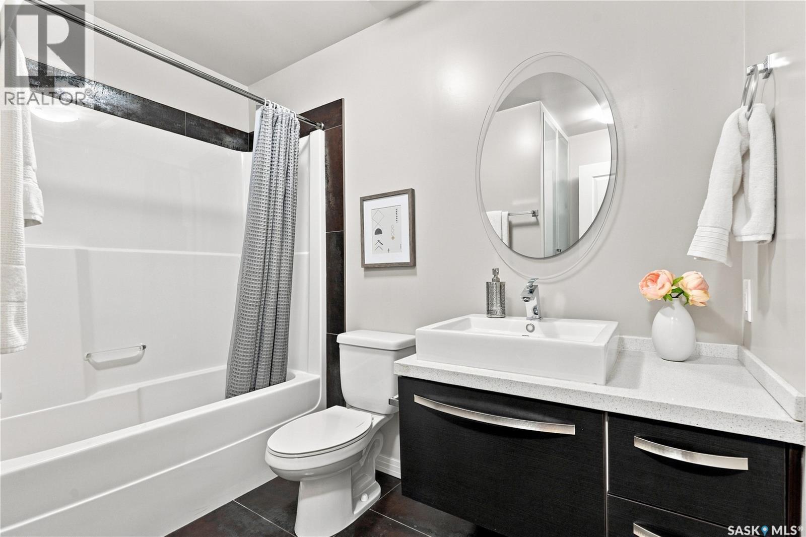 206 225 Maningas Bend, Saskatoon, SK - Indoor Photo Showing Bathroom