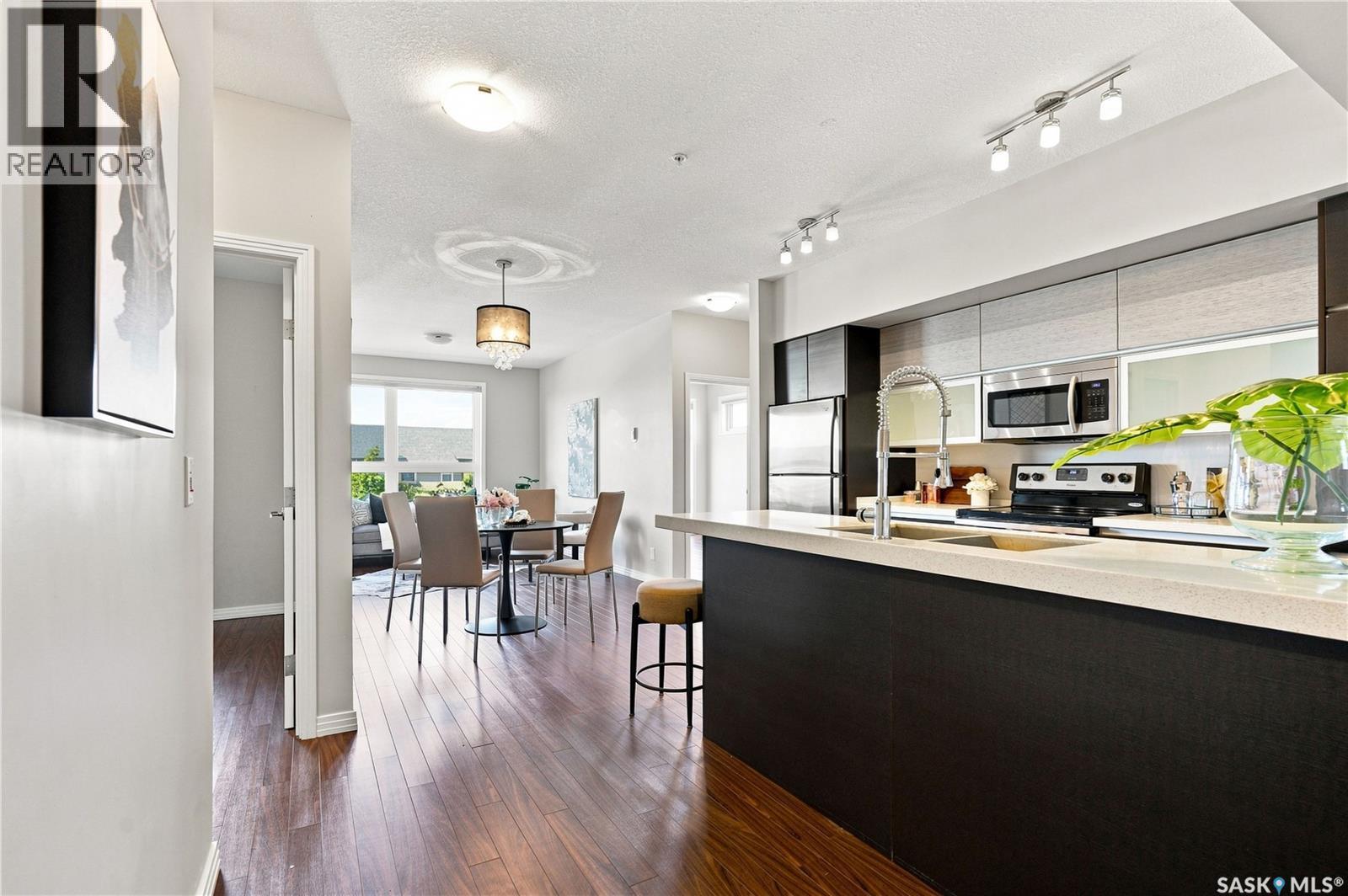 206 225 Maningas Bend, Saskatoon, SK - Indoor Photo Showing Kitchen With Upgraded Kitchen