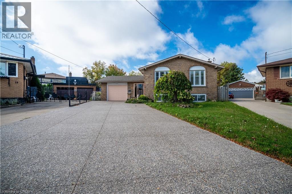18 Villa Court, Hamilton, ON - Outdoor