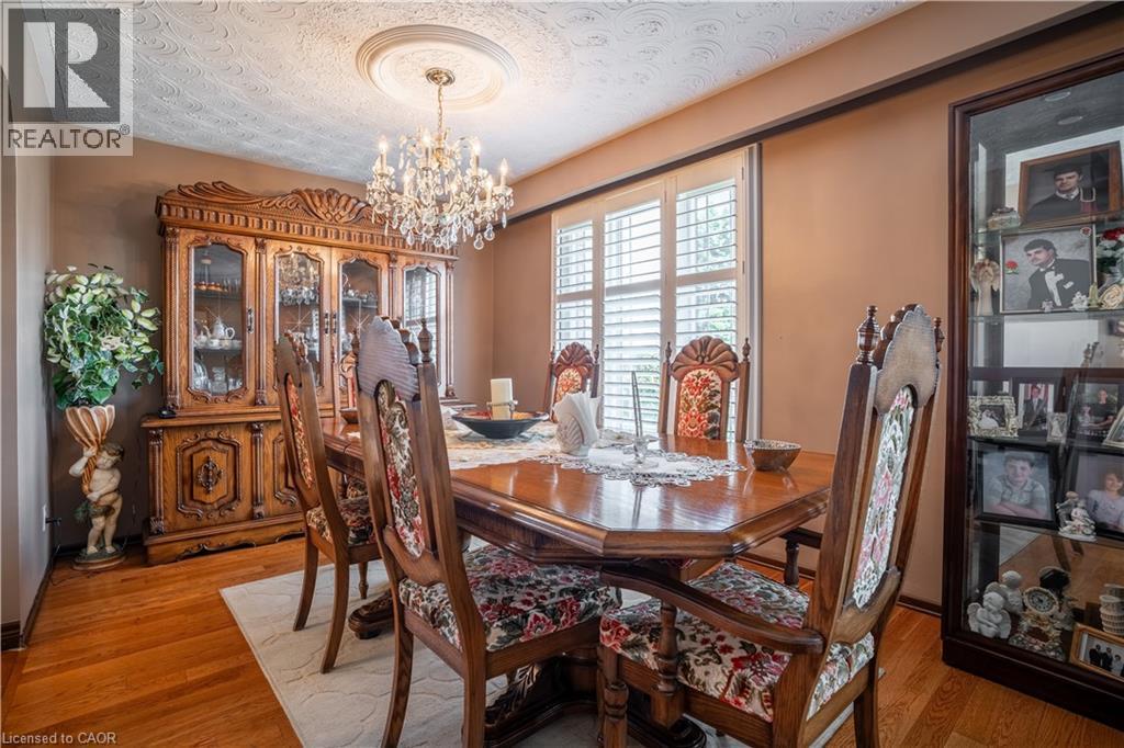 18 Villa Court, Hamilton, ON - Indoor Photo Showing Dining Room