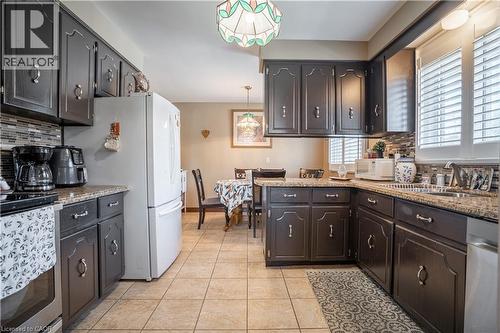 18 Villa Court, Hamilton, ON - Indoor Photo Showing Kitchen With Double Sink