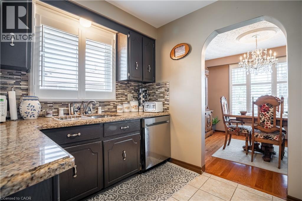 18 Villa Court, Hamilton, ON - Indoor