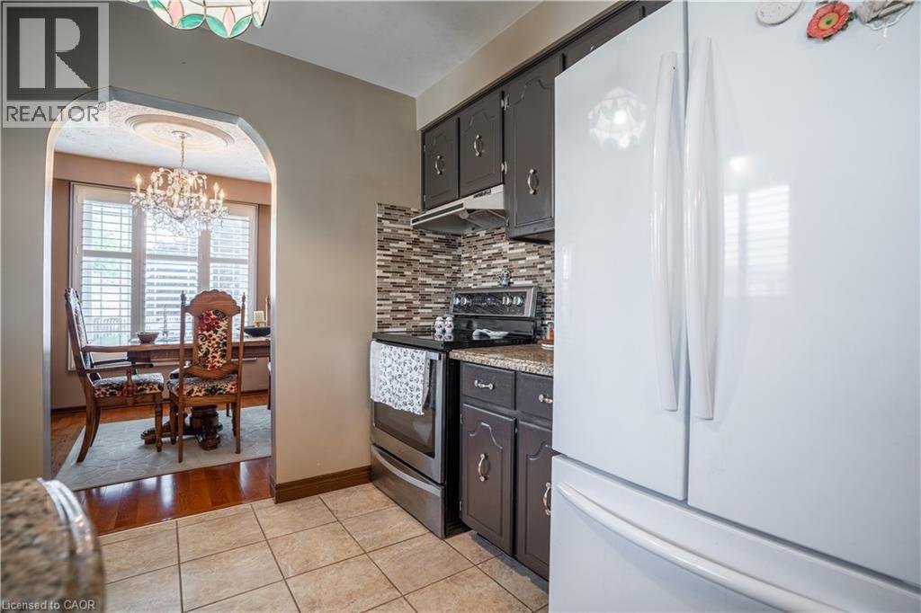 18 Villa Court, Hamilton, ON - Indoor