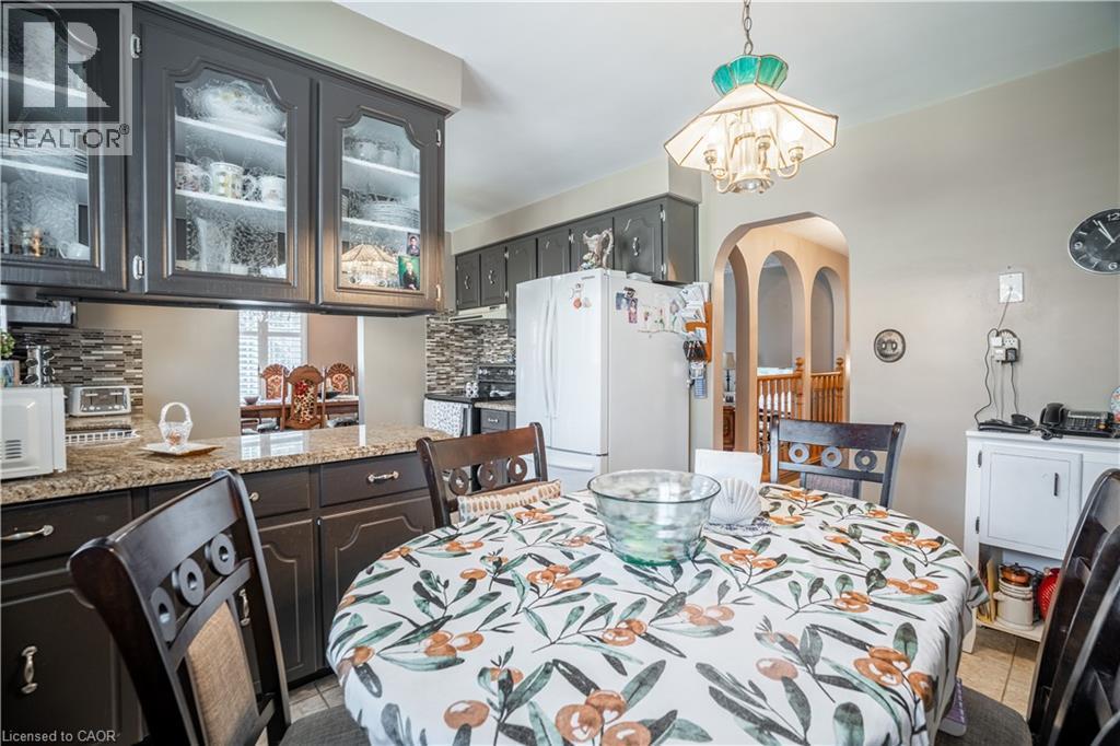 18 Villa Court, Hamilton, ON - Indoor
