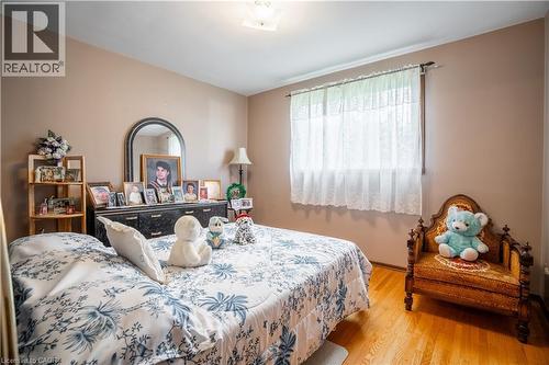 18 Villa Court, Hamilton, ON - Indoor Photo Showing Bedroom