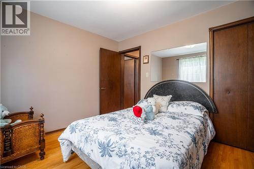 18 Villa Court, Hamilton, ON - Indoor Photo Showing Bedroom
