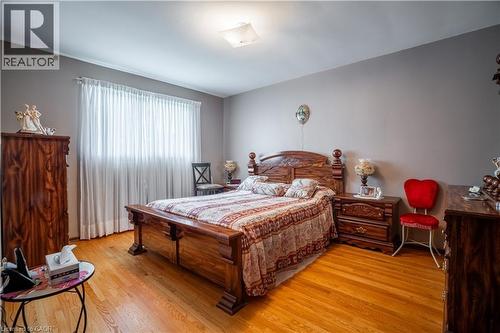 18 Villa Court, Hamilton, ON - Indoor Photo Showing Bedroom