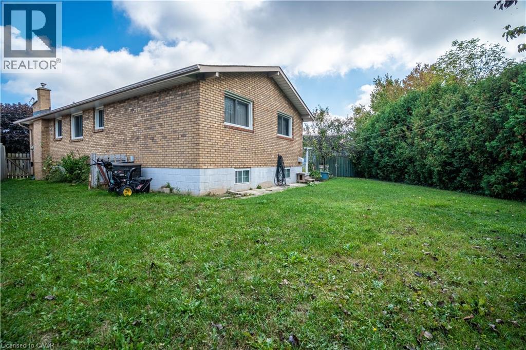 18 Villa Court, Hamilton, ON - Outdoor