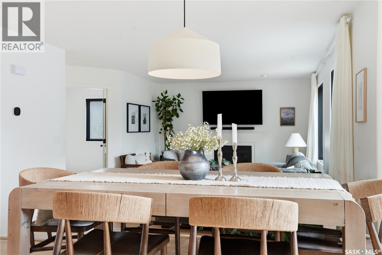 110 Mcfarland Place, Saskatoon, SK - Indoor Photo Showing Dining Room