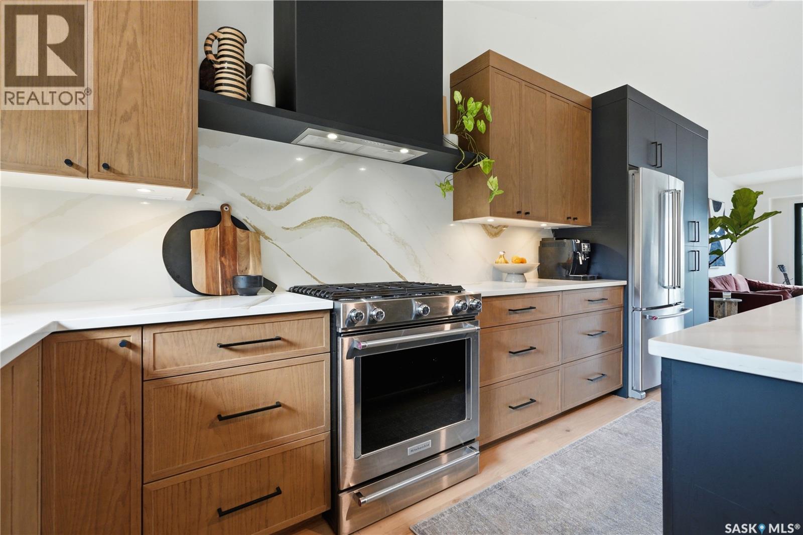 110 Mcfarland Place, Saskatoon, SK - Indoor Photo Showing Kitchen