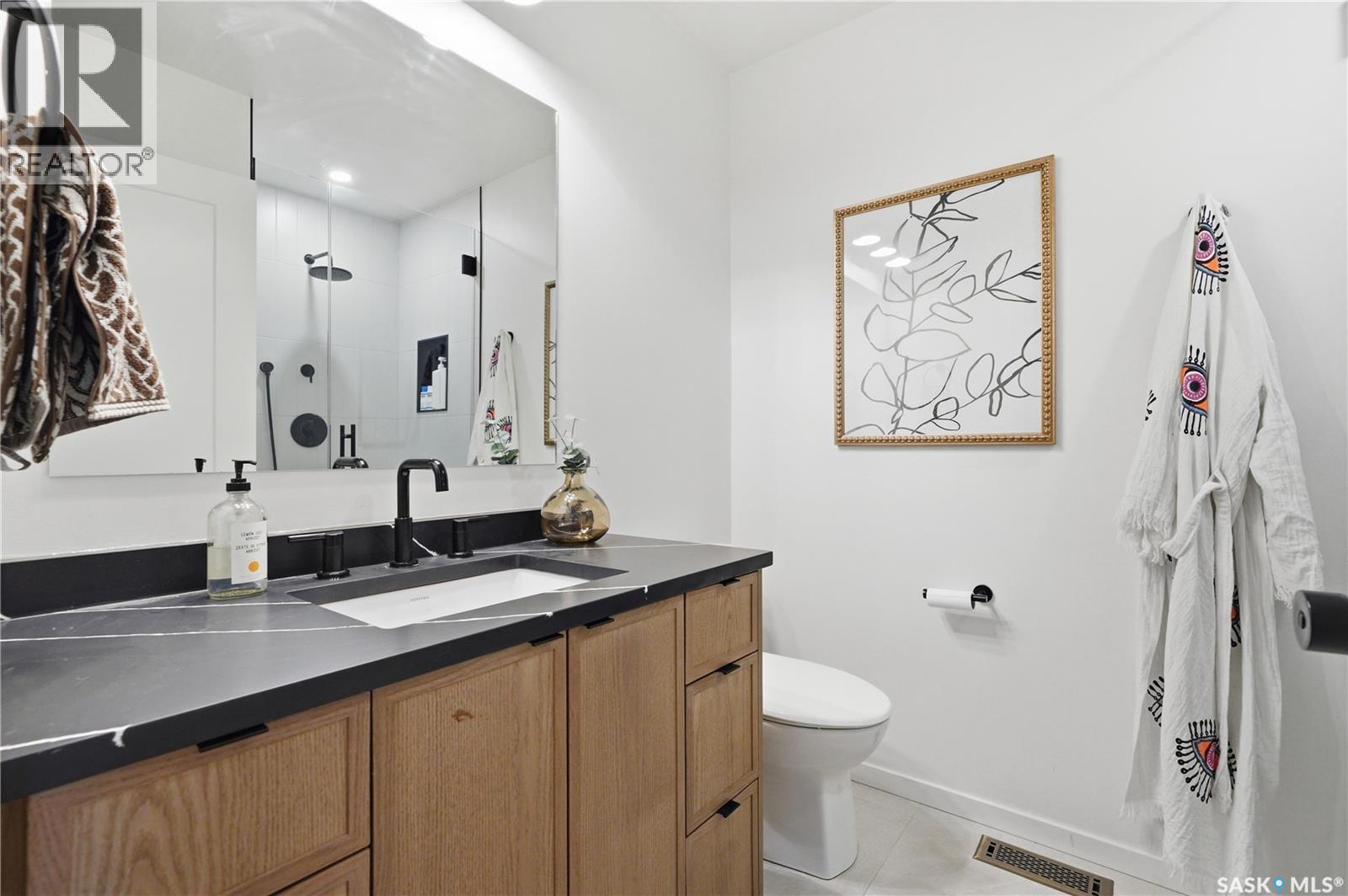 110 Mcfarland Place, Saskatoon, SK - Indoor Photo Showing Bathroom