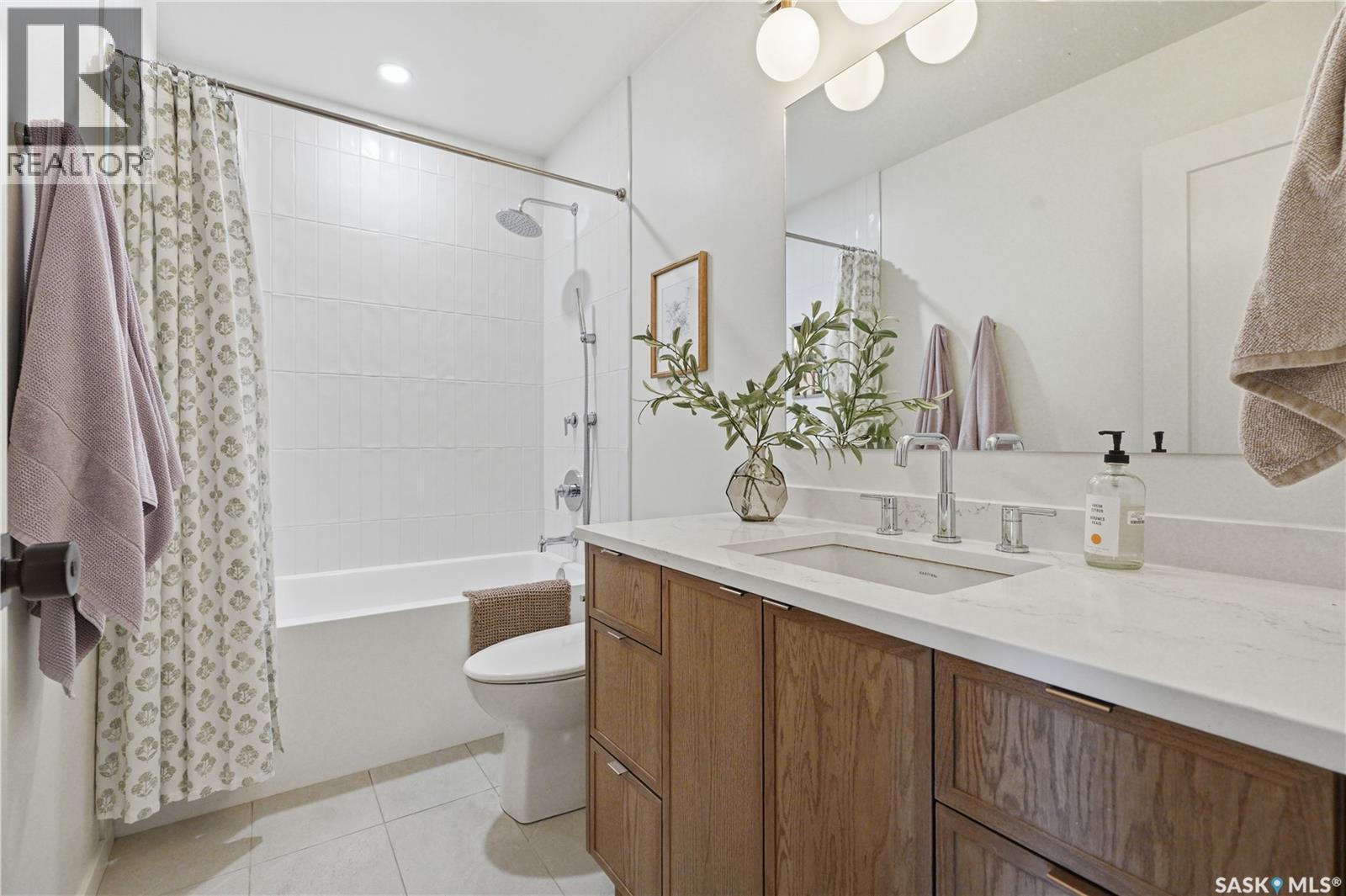 110 Mcfarland Place, Saskatoon, SK - Indoor Photo Showing Bathroom