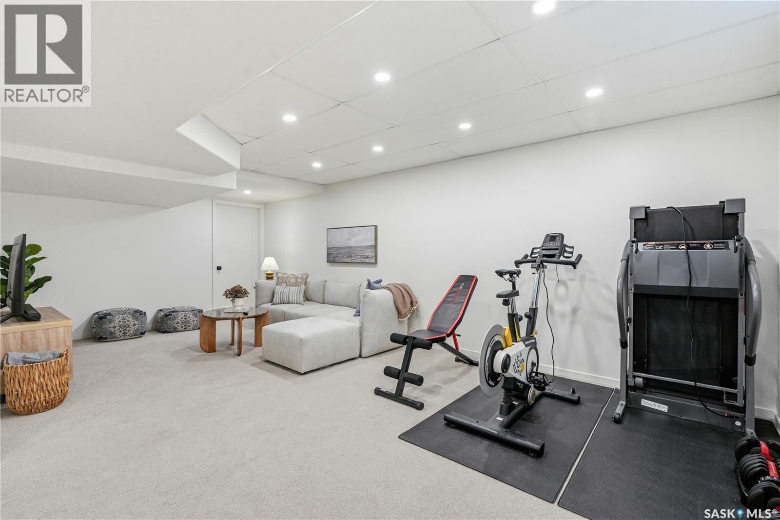 110 Mcfarland Place, Saskatoon, SK - Indoor Photo Showing Gym Room