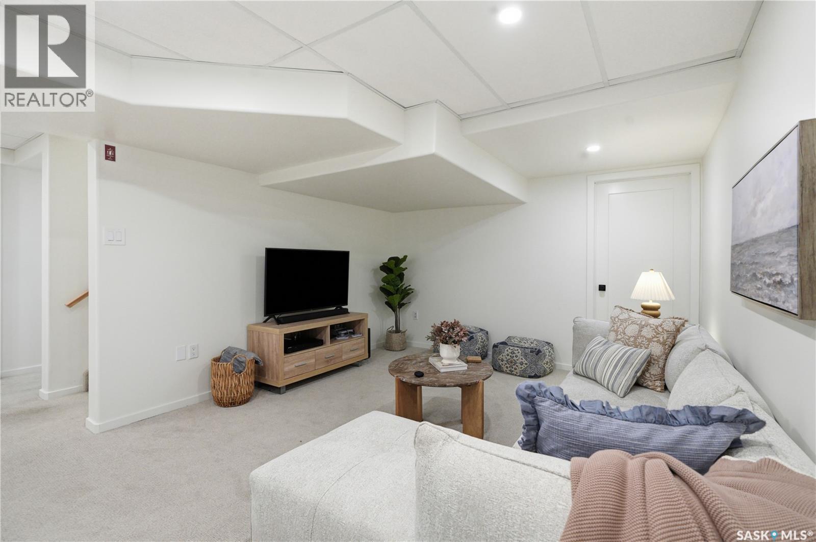 110 Mcfarland Place, Saskatoon, SK - Indoor